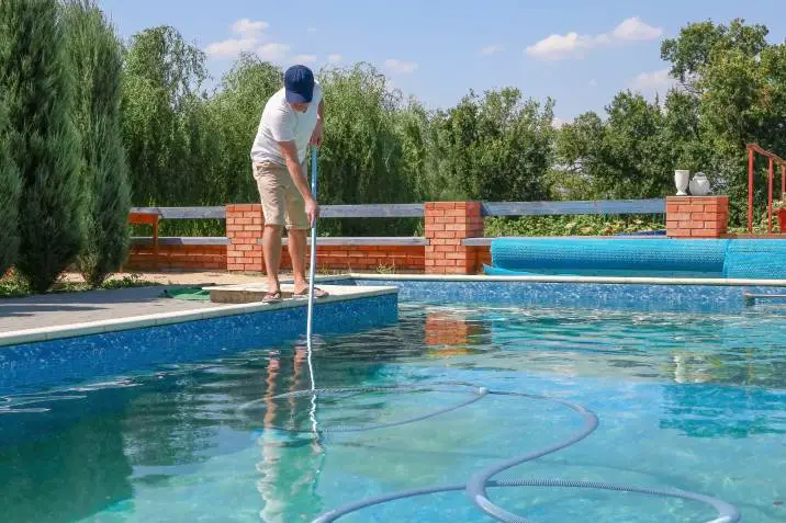 Tiling A Swimming Pool In Mosaic Tiles